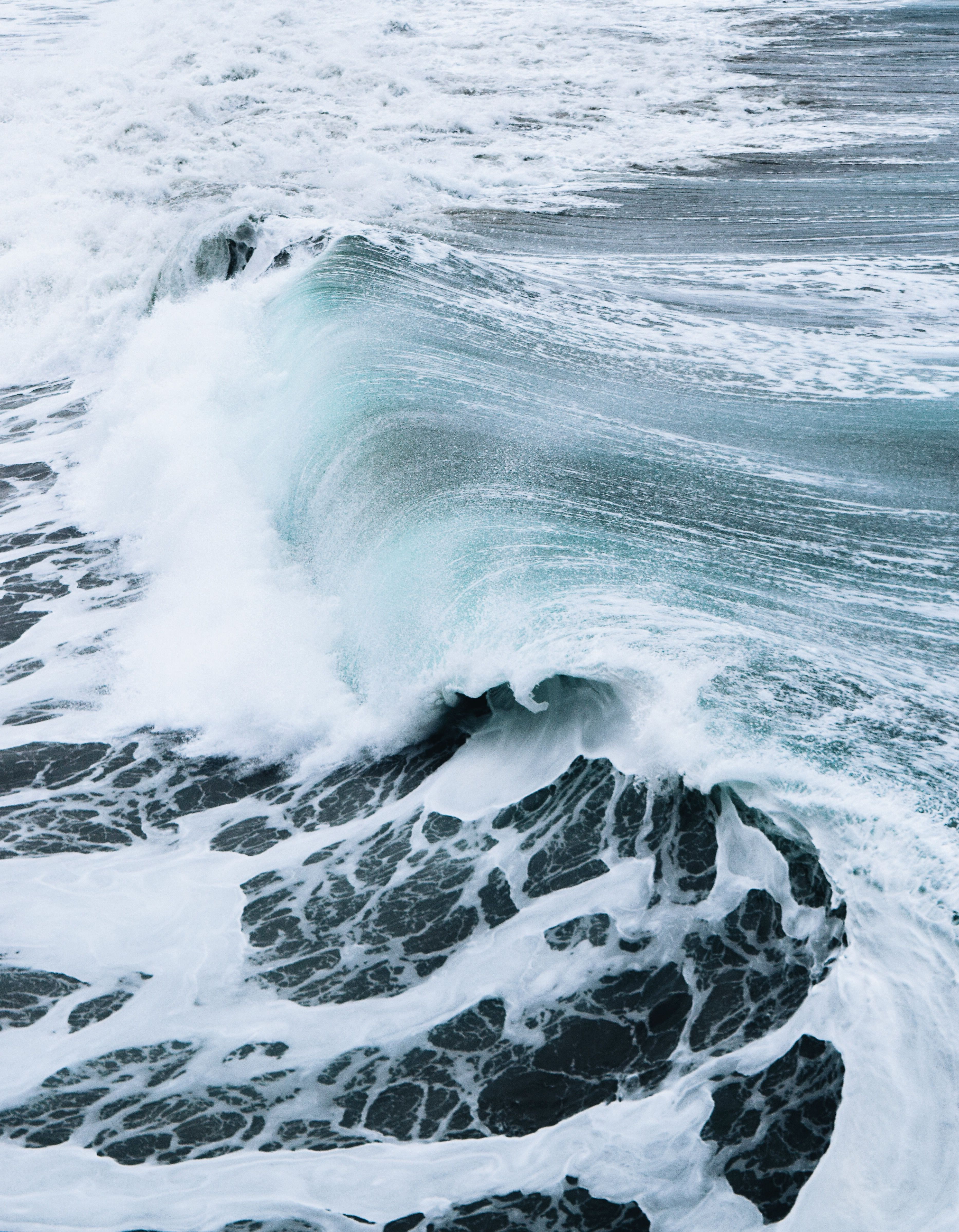 Ondas do mar quebrando